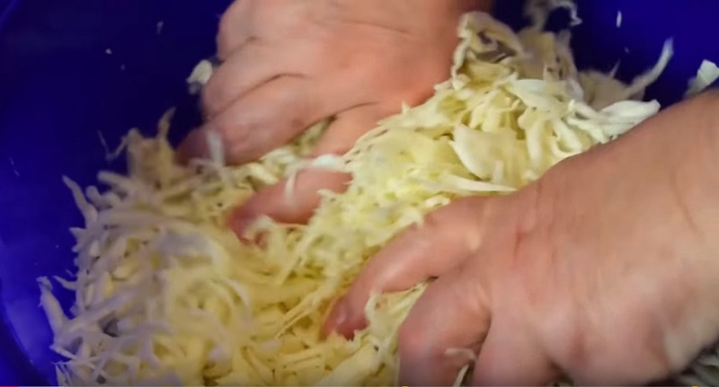 Как приготовить хрустящую тушеную капусту кулинария