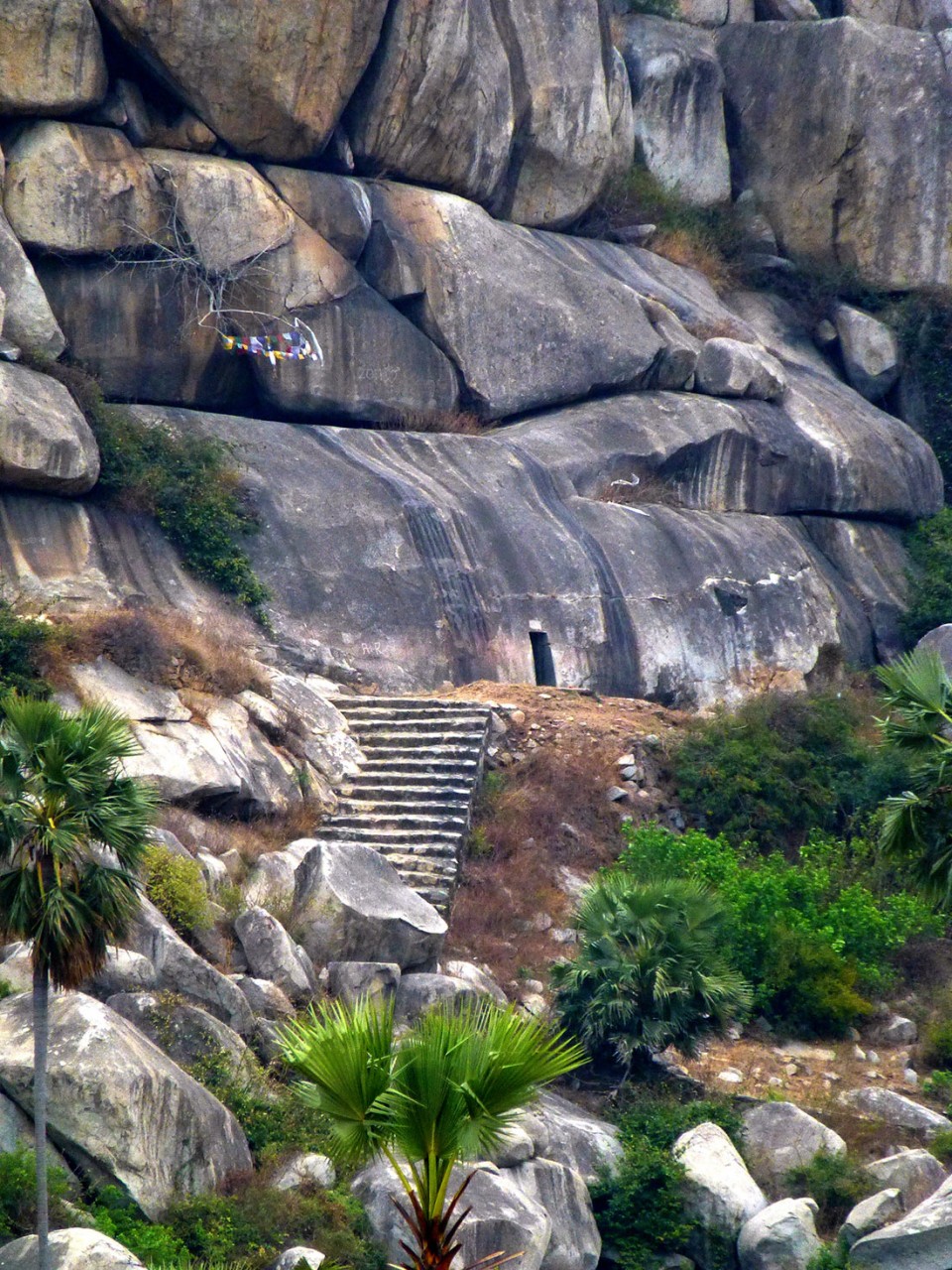 Барабарские пещеры: древний рукотворный бункер, которому больше двух тысяч лет авиатур