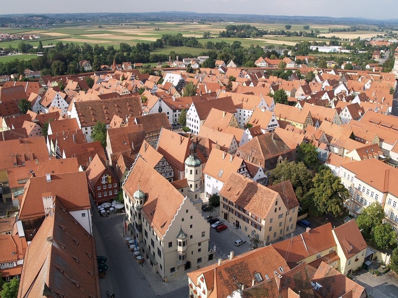 Нёрдлинген — средневековый городок в Германии, который построили из алмазов авиатур