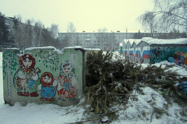 Русская Барби: матрёшки во дворах и в общественных пространствах город  